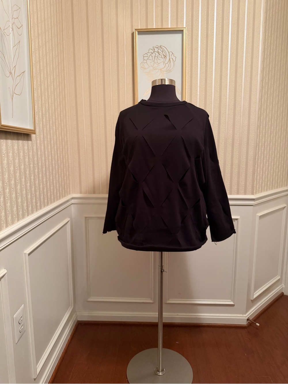 Women's Black Long-Sleeve Cutout Detail Sweatshirt New!! Trendy!!
